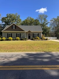 Building Photo - 3 Bedroom || 2 Bathroom Home in Forest