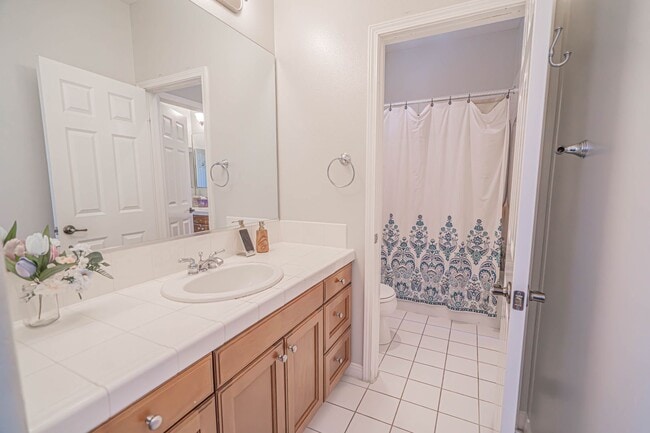 Building Photo - Spectacular 5-Bedroom Home with Private Po...