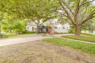 Building Photo - Charming Monticello Townhome – 4 Beds, Upd...