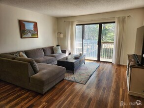 Building Photo - 314 Bromley Pl