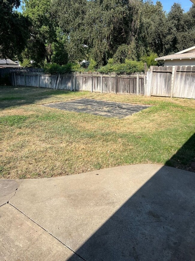 Building Photo - Durham 3 bedroom 2 bath Home, Large yard, ...