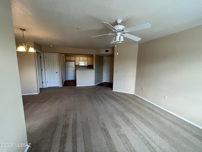 Building Photo - 5751 N Kolb Rd
