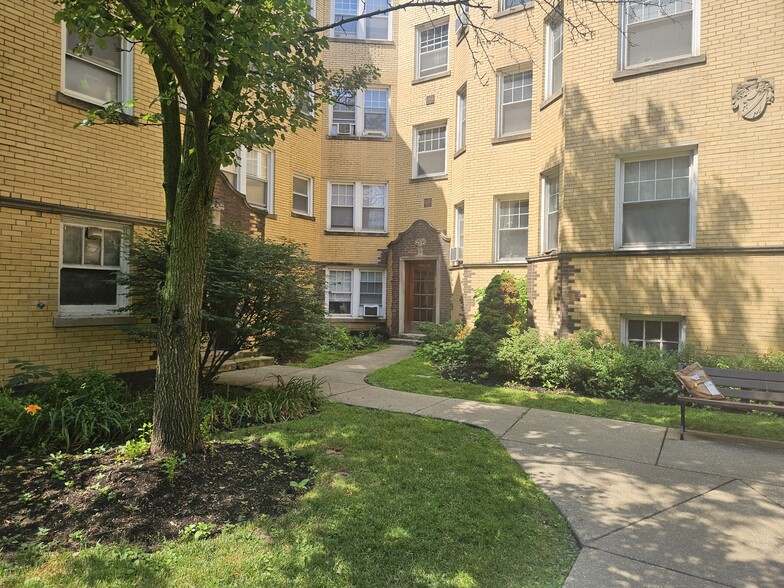 Building Photo - 4406 N Rockwell St
