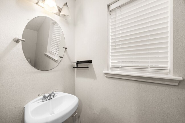 Building Photo - 11843 Sunny Stream Dr