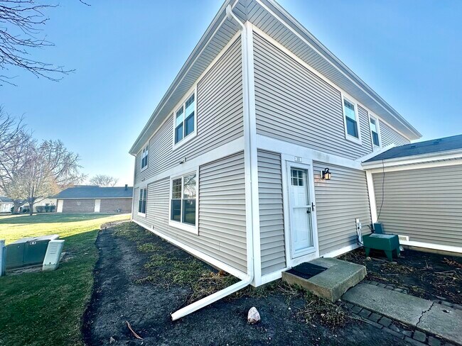 Building Photo - 355 Farmingdale Cir