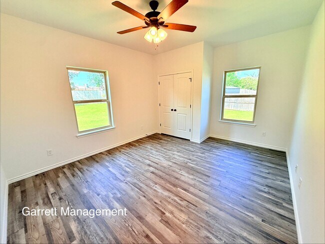 Building Photo - Amazing 4/2.5 House for Rent in Lampasas, Tx