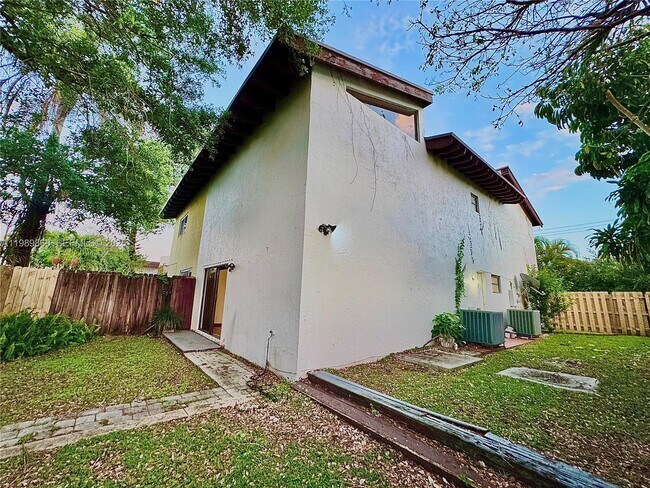 Building Photo - 3911 Farragut St