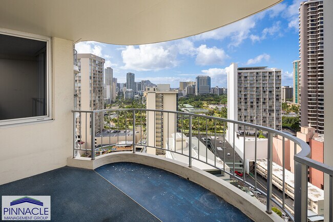 Building Photo - 469 Ena Rd