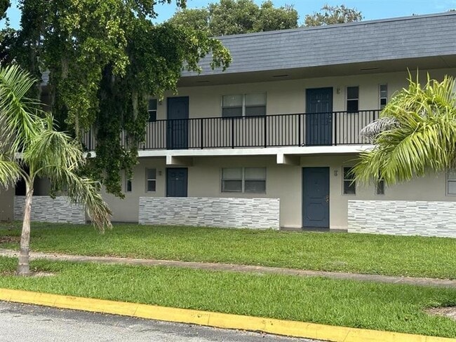 Building Photo - 7925 Fairview Dr