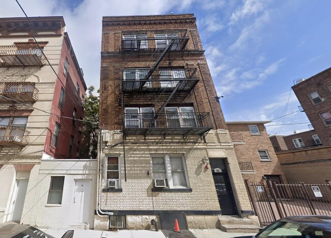 Building Photo - 214 64th St