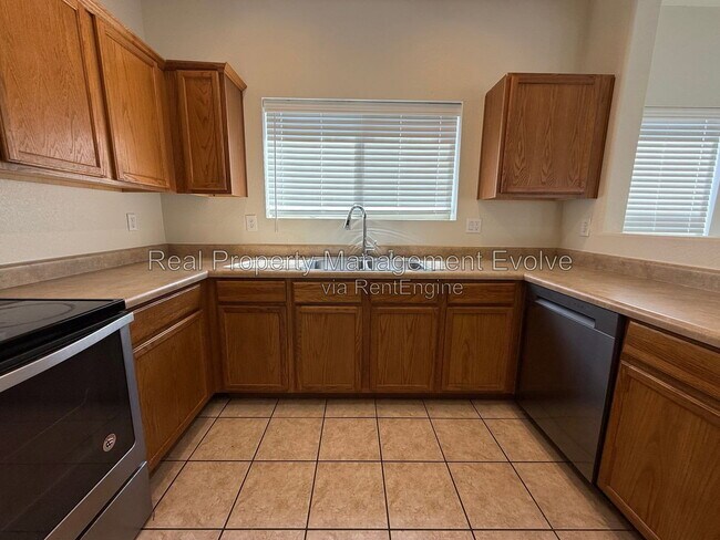 Building Photo - 9503 N 82nd Ln