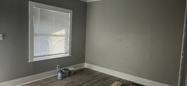 Building Photo - 1543 W Ormsby Ave