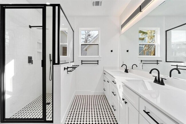 Building Photo - 1500 Sylvan Glade