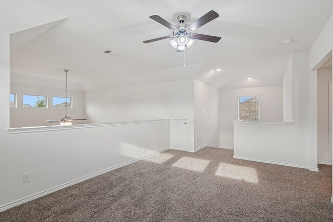 Building Photo - 1025 Indigo Ln