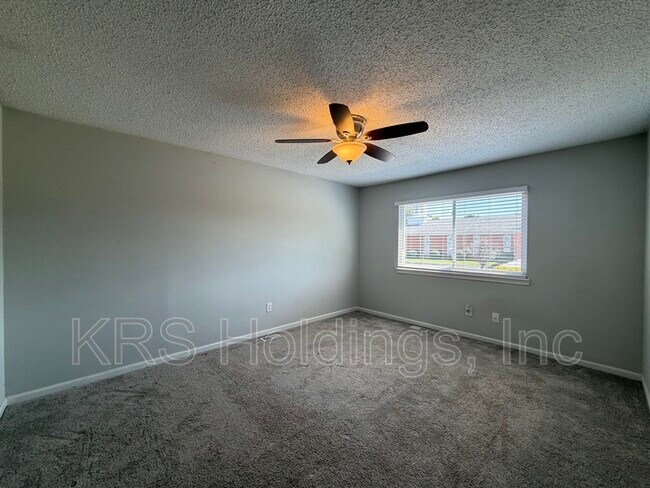 Building Photo - 896 Jamestown Landing Rd