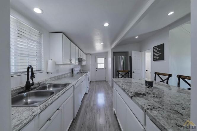 Building Photo - 132 Morrison St