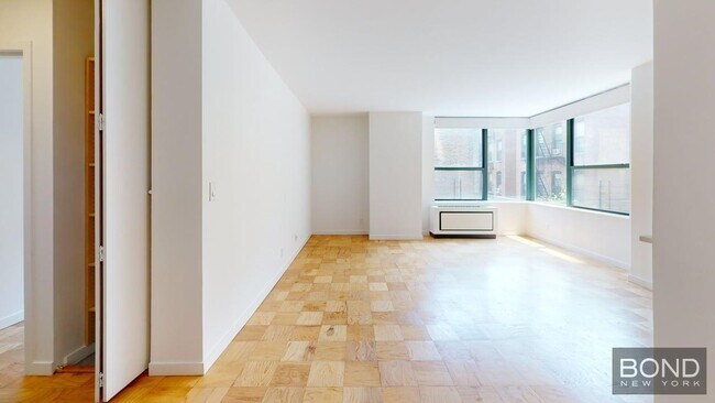 Building Photo - 247 W 87th St