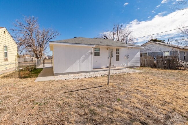 Building Photo - 2 bedroom home for lease!