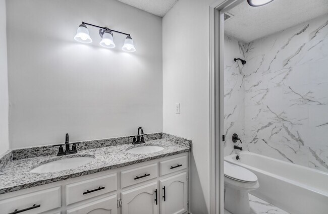 Building Photo - 1242 Grange Way Dr