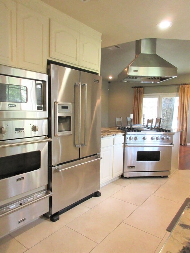 Building Photo - Furnished 3-bedroom in Travis Heights with Downtown Views!