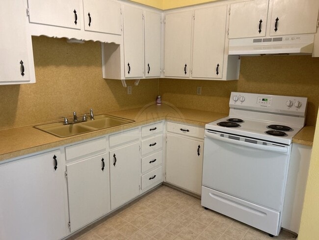 Building Photo - 821 Michelle Dr