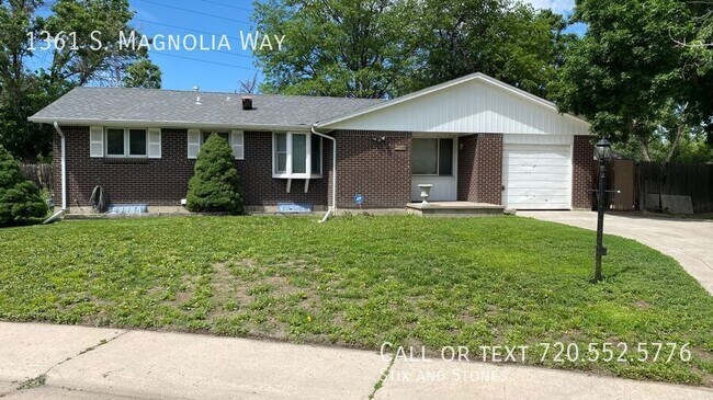 Primary Photo - 1361 S Magnolia Way