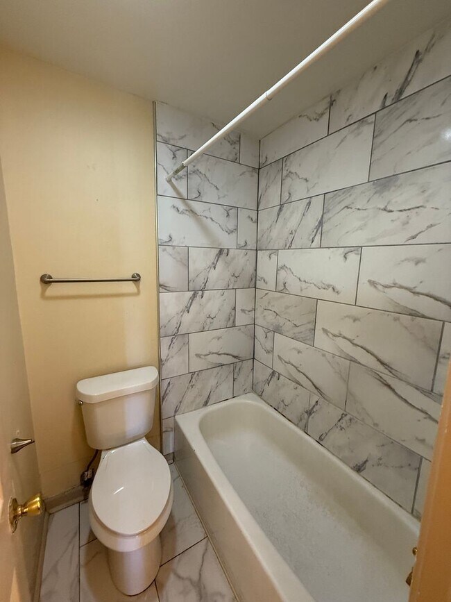 Building Photo - AM 8181-83 Jefferson Park