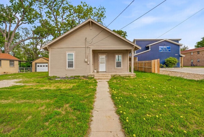 Building Photo - 1287 W Frey