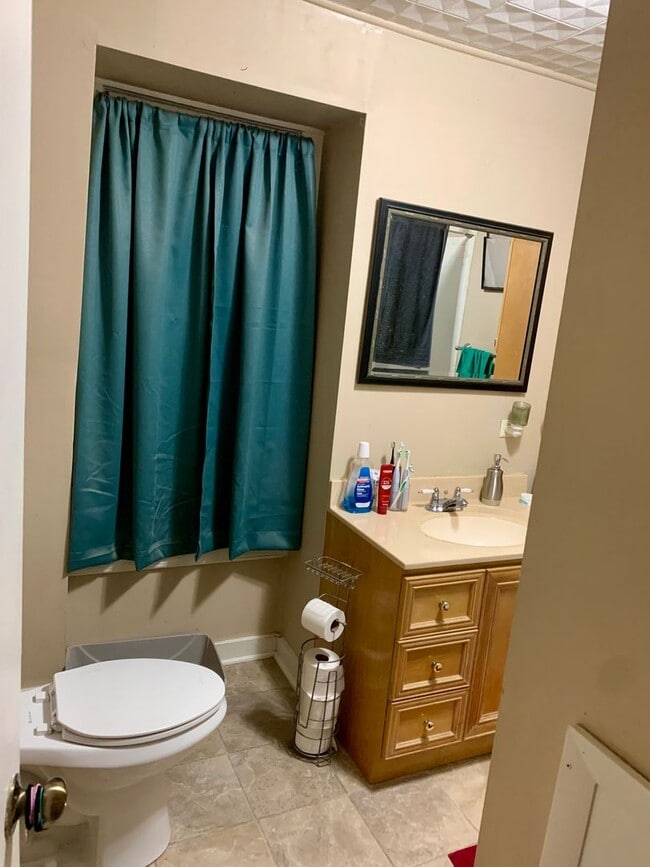 Building Photo - 714 S State St