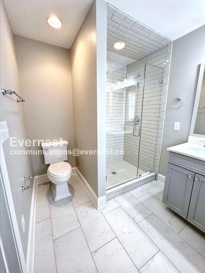 Building Photo - 950 Marguerite Dr