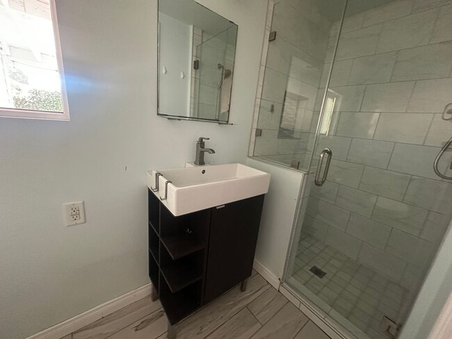 Building Photo - Beautiful 3-Bedroom + Bonus Sunroom Home f...