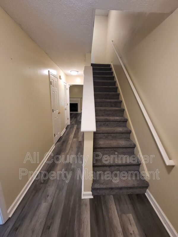 Building Photo - 8078 Woodlake Dr