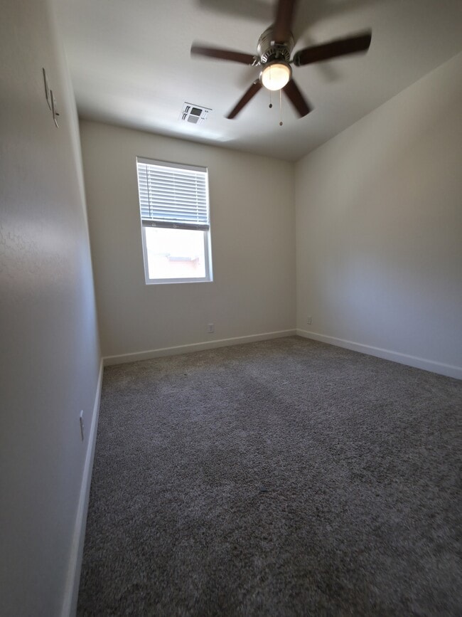 Building Photo - 2489 W Cripple Creek Dr