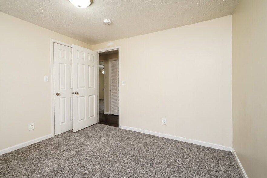 Building Photo - 3075 Flowers Dr