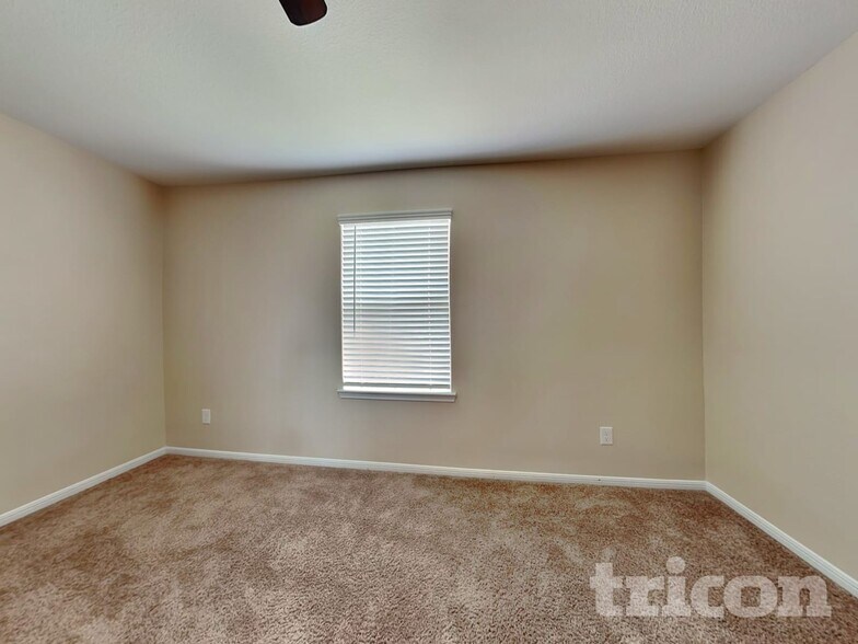 Building Photo - 536 Red Dusk Paint Dr