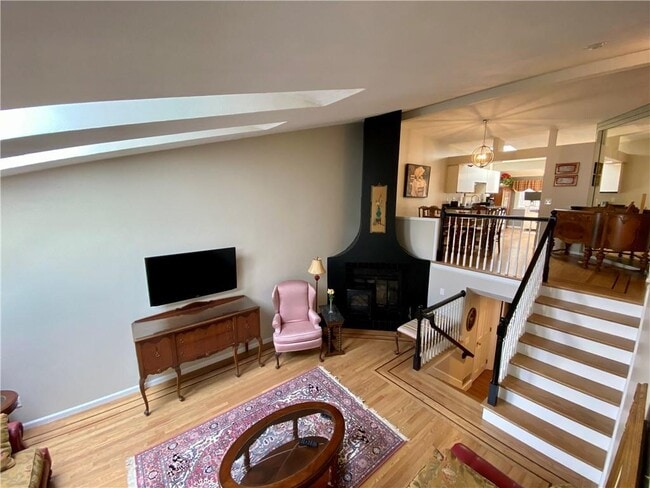 Building Photo - 9 Shadow Brook Ln