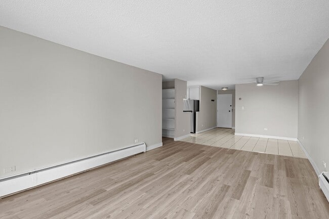 Building Photo - Updated 2-bedroom condo in Denver!
