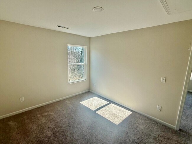 Building Photo - Two bedroom, 2.5 bath townhome with loft in Ridge Creek, Whitsett