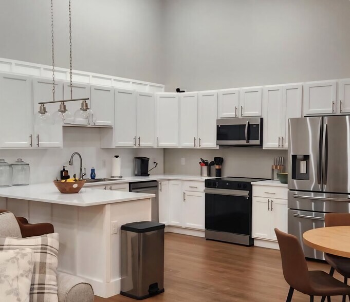 Gourment Kitchen - 6384 W Flanders Ln