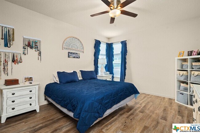 Building Photo - 114 Falcon Dr