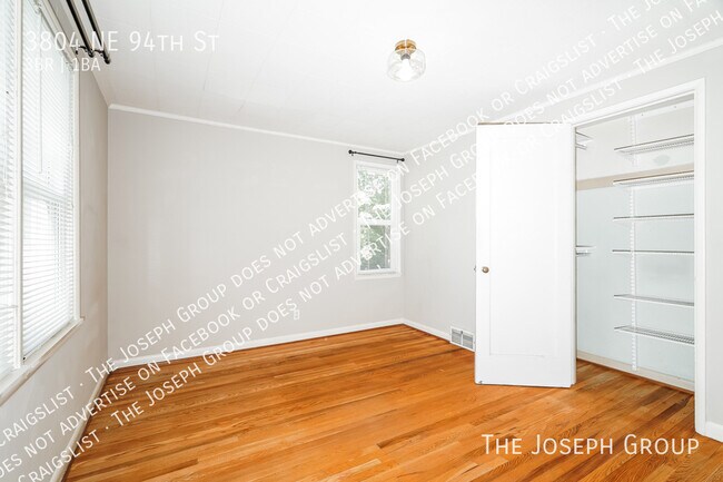 Building Photo - 3804 NE 94th St
