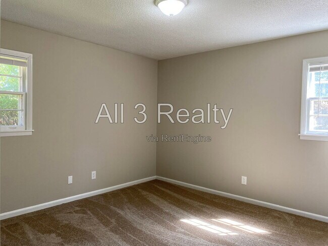 Building Photo - 306 Oakwild Dr