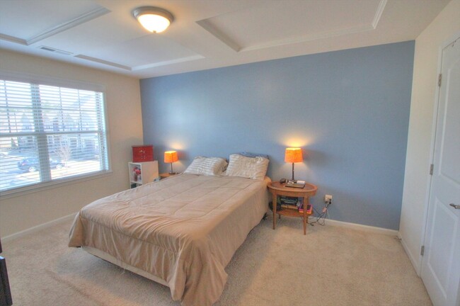 Building Photo - Beautiful 3 Bedroom/ 2.5 Bath Townhome in ...