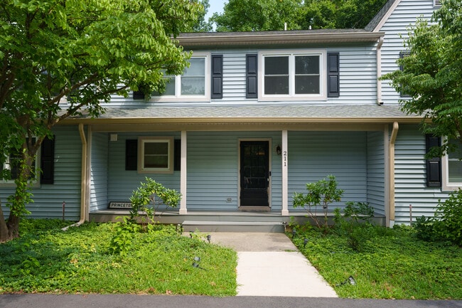 Building Photo - 211 Ross Stevenson Cir