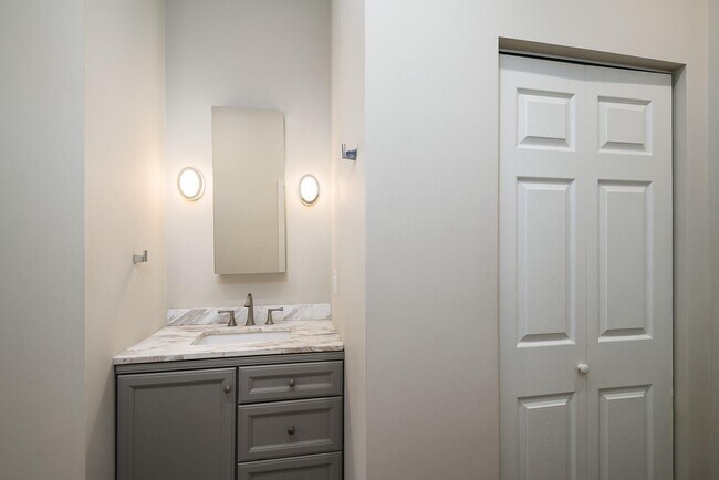 Building Photo - 247 N Broadway