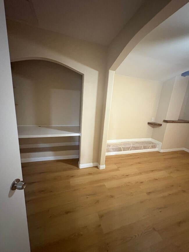 Building Photo - 377 Douglas St