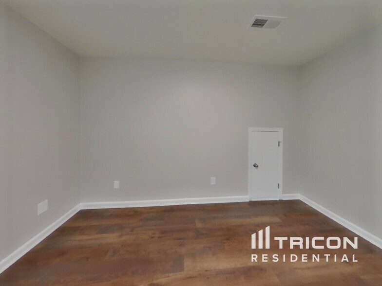 Building Photo - 7662 Tanglewood Wy