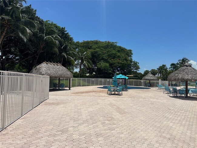 Building Photo - 4383 Laurel Ridge Cir