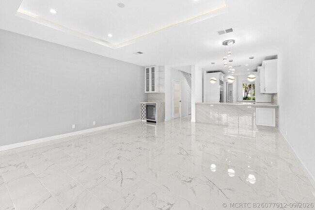 Building Photo - 88 N Lakeshore Dr