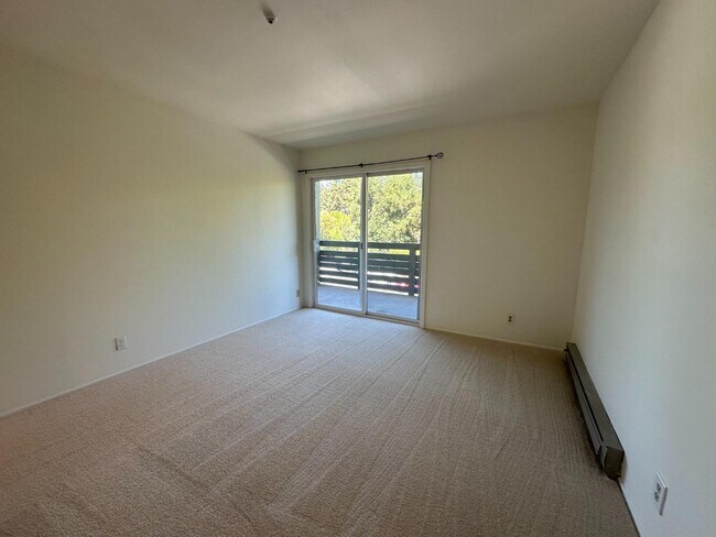 Building Photo - 4004 Farm Hill Blvd